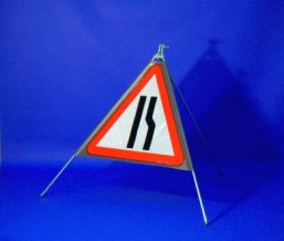 Quazar Triangular Road Narrows Sign (RH) - 600mm